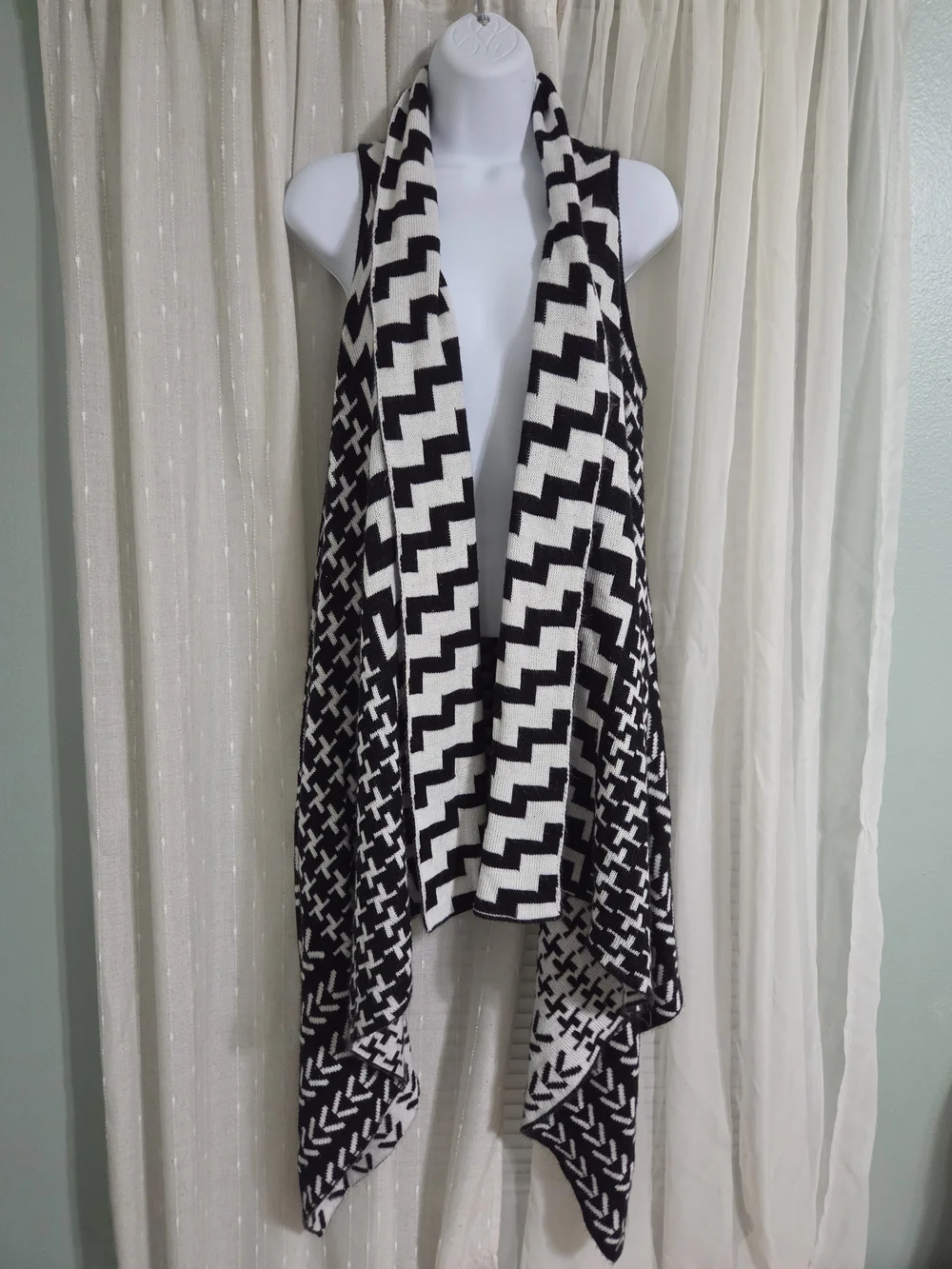 Romeo & Juliet Couture Black and White Knit Duster Vest